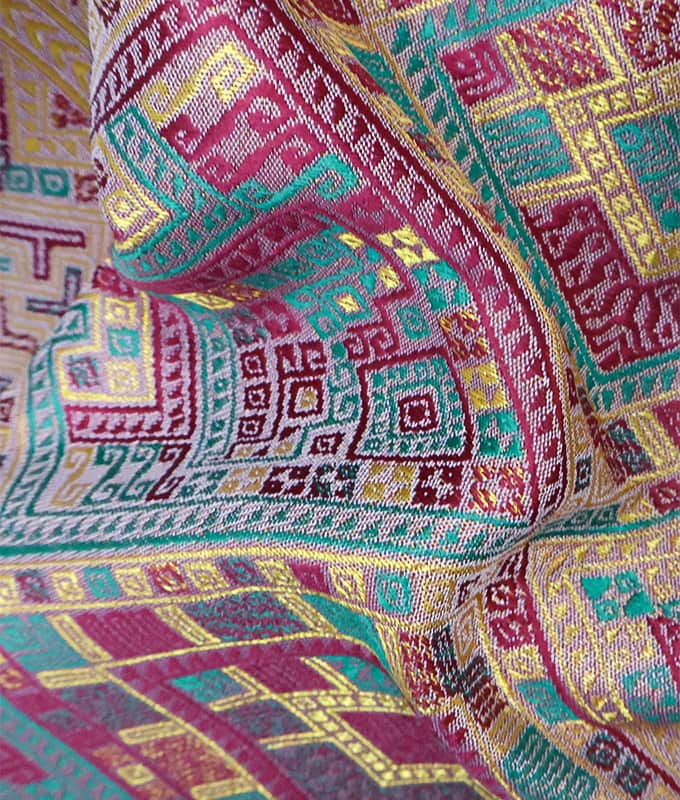 Tissu jacquard en polyester soyeux pour Thai Pha Sinh Sarong